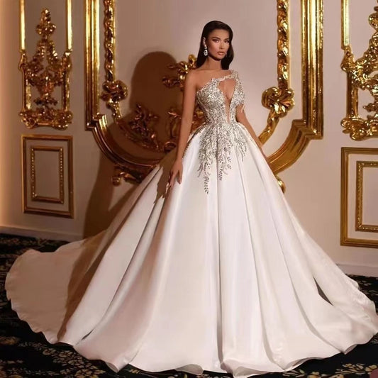 Floral Lace A-Line Wedding Dress - Romantic V-Neck Tulle Bridal Gown.