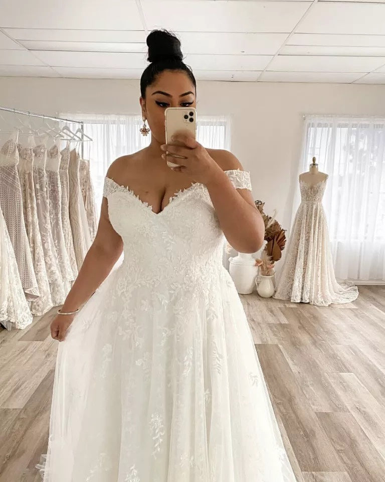 Lace A-Line Wedding Dress - Elegant Off-the-Shoulder Bridal Gown.