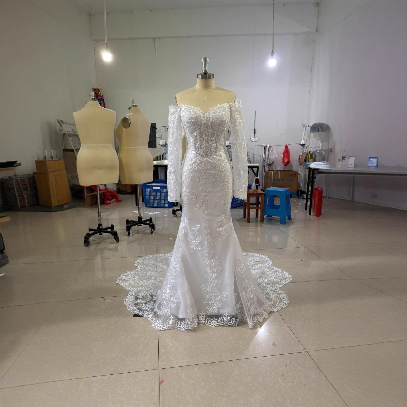Elegant Off-Shoulder Lace Fishtail Wedding Gown