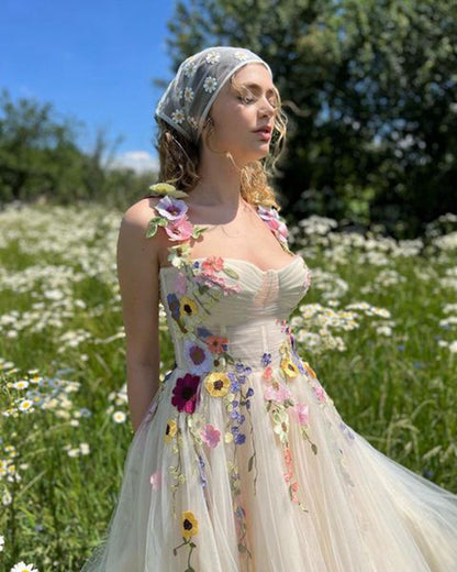 Light Champagne Tulle Floral Sweetheart-Neck Flow