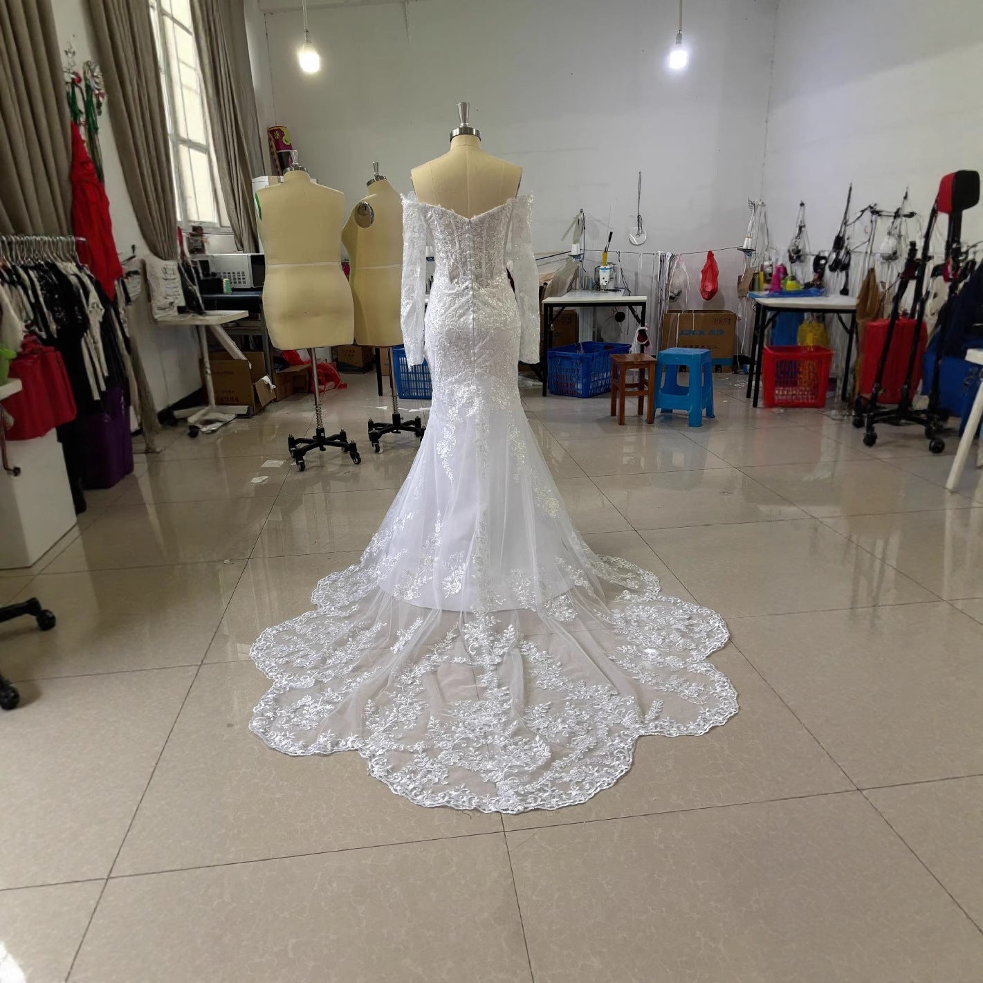 Elegant Off-Shoulder Lace Fishtail Wedding Gown