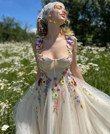 Light Champagne Tulle Floral Sweetheart-Neck Flow