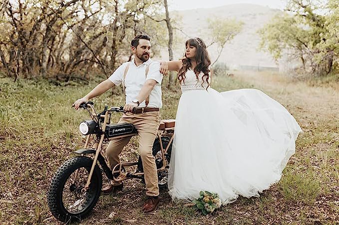 Ivory A-Line Chiffon Wedding Dress with V-Neck and Long Sleeves.