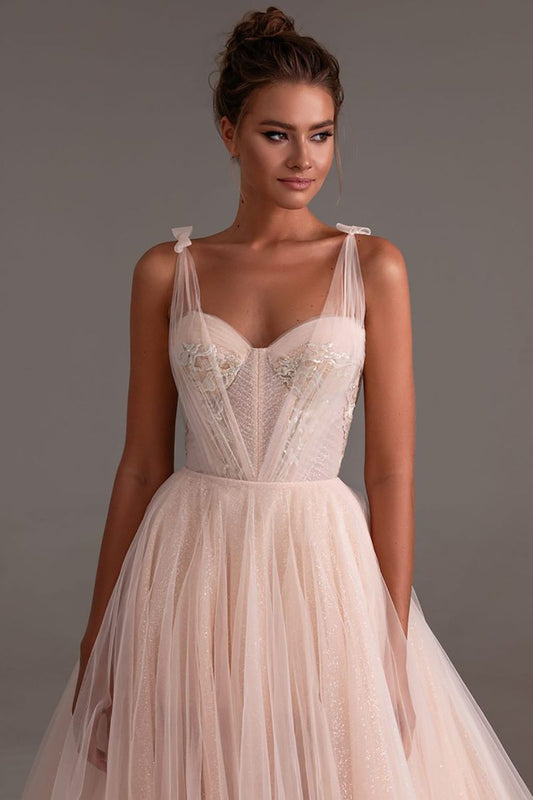 Floral Lace A-Line Wedding Dress - Romantic Sweetheart Bridal Gown with Detached Sleeves.