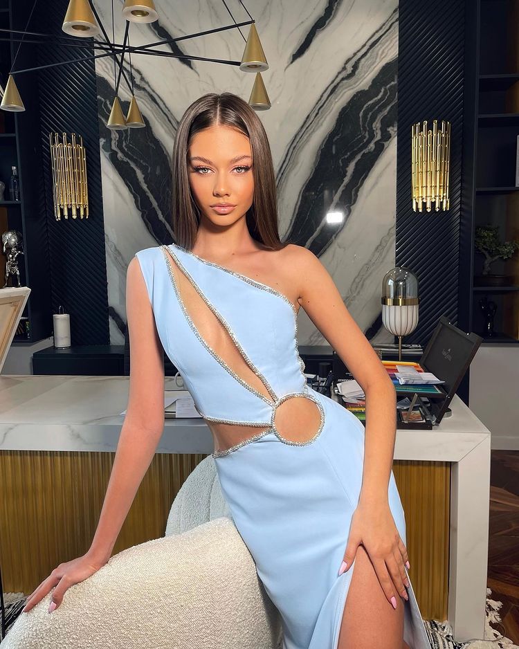 Diamond Ladies Slanted Shoulder Bandage Dress