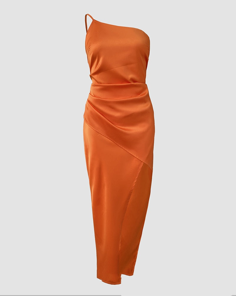 Solid-color One-shoulder Pleated Slit Dress