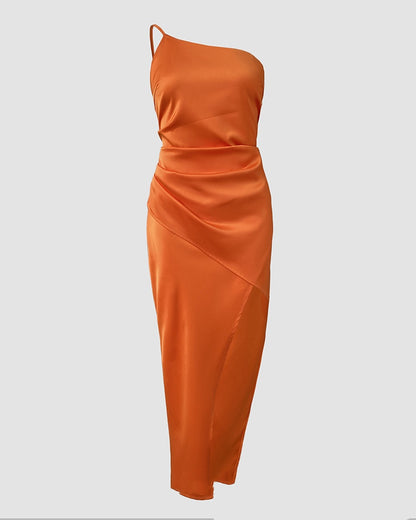 Solid-color One-shoulder Pleated Slit Dress